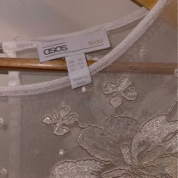 ASOS Embroidered bodice maxi wedding dress white - Picture 5 of 11